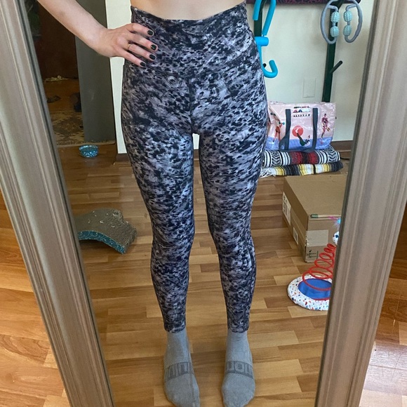Lululemon Base Pace HR Tight 25" - Picture 3 of 6